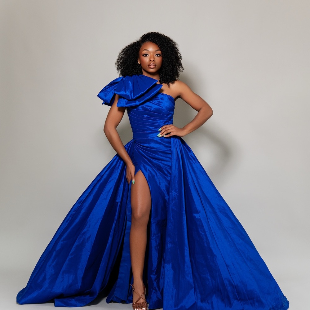 Blue evening gown with bow